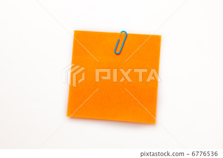 Orange adhesive note with a paperclip 6776536