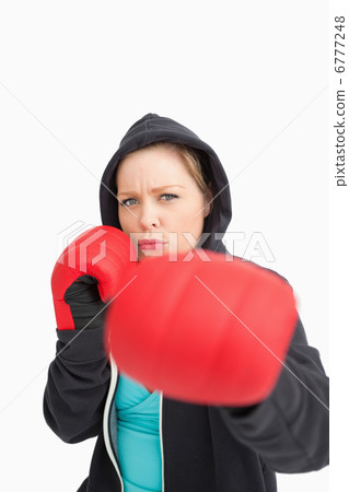 Concentrated woman boxing Concentrated woman boxing 6777248