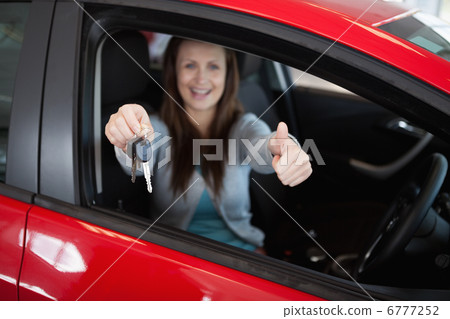 Woman holding car keys Woman holding car keys 6777252