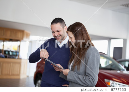 Man showing a file 6777333