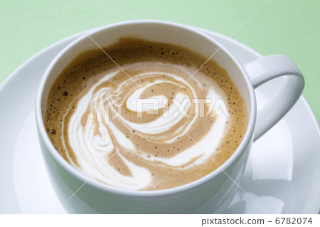Cafe latte 6782074