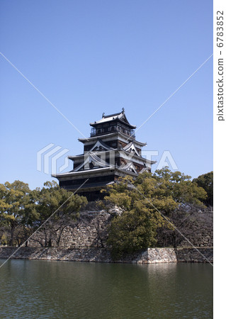 在藍天的廣島城堡 在藍天的廣島城堡 6783852