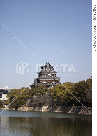 在藍天的廣島城堡 在藍天的廣島城堡 6783860
