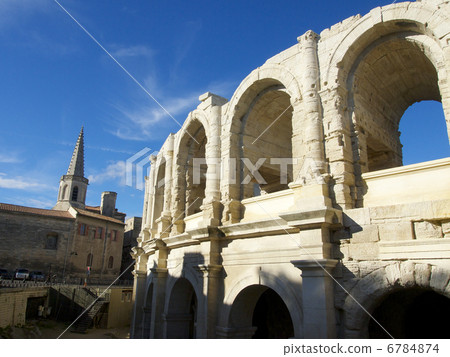 Arles' round amphitheater 6784874