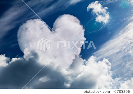 Heart shaped cloud, symbol of love Heart shaped cloud, symbol of love 6785296
