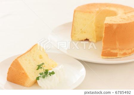 Chiffon cake cut hole Chiffon cake cut hole 6785492