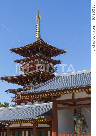 Middle gate and west tower of Yakushiji Middle gate and west tower of Yakushiji 6786012