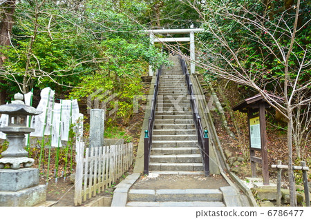白木神社(神奈川縣鎌倉市Seishiemon)的石階 白木神社(神奈川縣鎌倉市Seishiemon)的石階 6786477