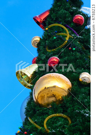 gold and red ball gold and red ball 6788213