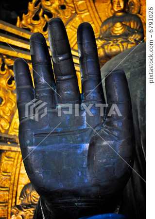 大佛的掌心 6791026