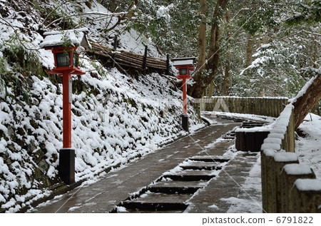 Kudami-ji Temple's ropeway approaching Kudami-ji Temple's ropeway approaching 6791822