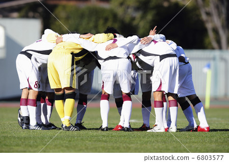 Players who form a circle 6803577