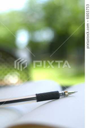 Notes and ballpoint pen 6803753