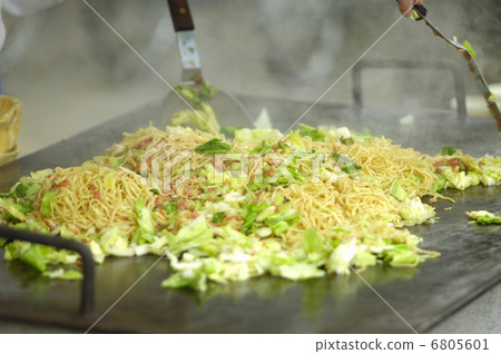 Fried noodles  6805601