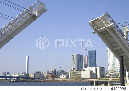 Urban Gate Bridge Urban Gate Bridge 6806998