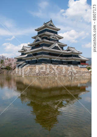 Spring Matsumoto castle tower and moat Spring Matsumoto castle tower and moat 6807173