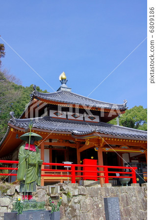 Nakayama-ji Temple和Kobo Daishi雕像 6809186