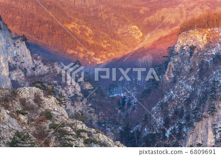 Crimean mountains Crimean mountains 6809691