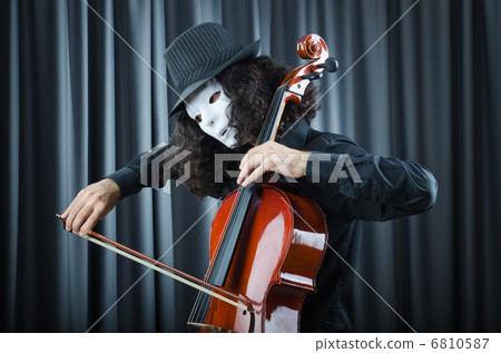 Man playing the cello Man playing the cello 6810587