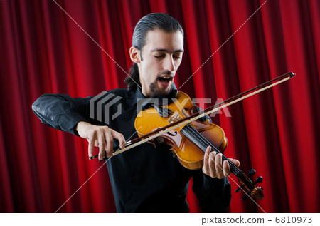 Young violin player playing 6810973