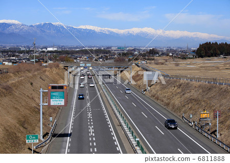 長野高速公路，北阿爾卑斯山和安曇野市 6811888