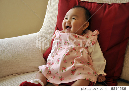 Baby's smile Infant girl staring at her mother Baby's smile Infant girl staring at her mother 6814686