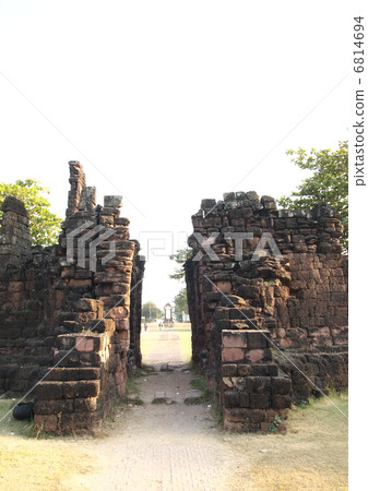 Thai Pimai Victory Gate Plato Chai 6814694