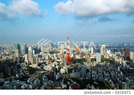 東京鐵塔和汐留的高層建築，東京灣的全景 6816971