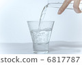Woman's hand poured water 6817787