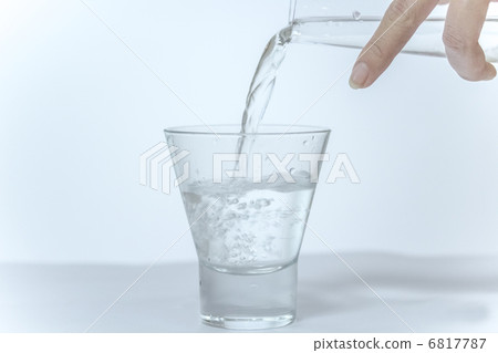 Woman's hand poured water Woman's hand poured water 6817787