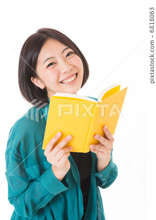 讀一本書的女人 讀一本書的女人 6818063