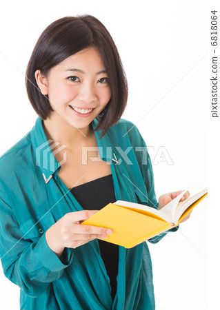 讀一本書的女人 6818064