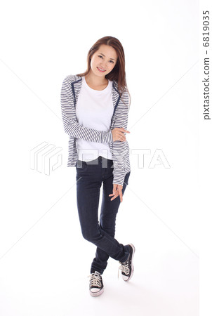 young woman young woman 6819035