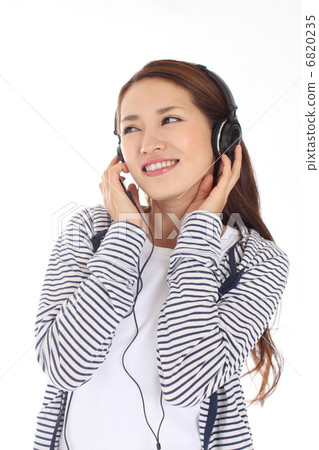 在智能手機上聽音樂 在智能手機上聽音樂 6820235