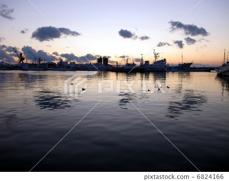 日落的釧路港口 6824166