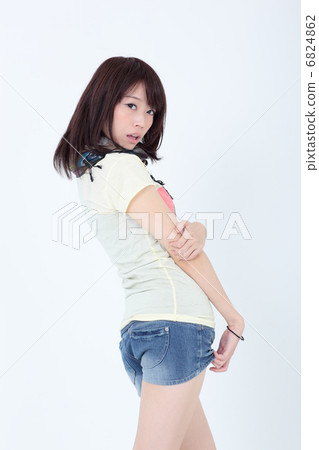 年輕的女士時尚 年輕的女士時尚 6824862