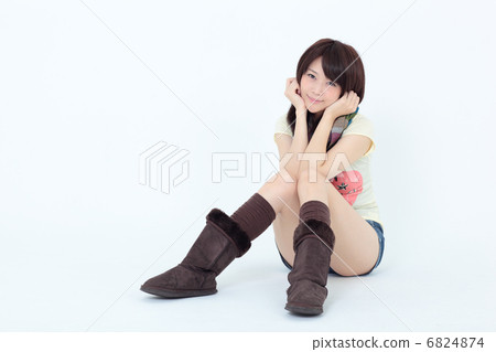 Young lady fashion Young lady fashion 6824874
