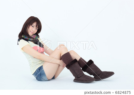 年輕的女士時尚 6824875