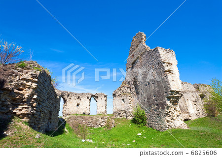 Ancient fortress ruins Ancient fortress ruins 6825606