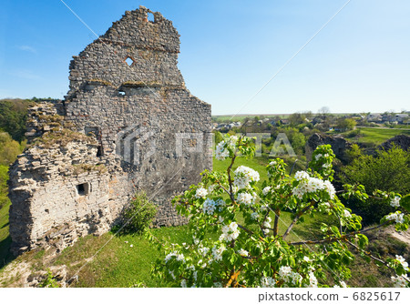 Ancient fortress ruins Ancient fortress ruins 6825617