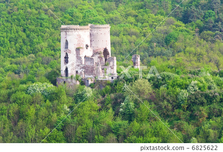 Ancient fortress ruins Ancient fortress ruins 6825622