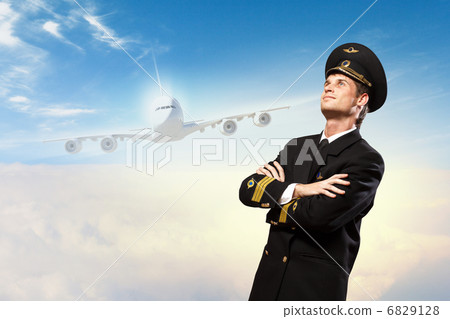 Image of male pilot 6829128