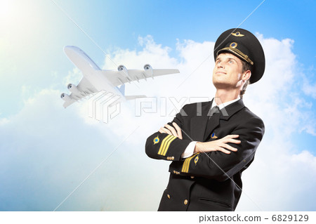 Image of male pilot 6829129