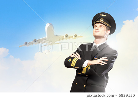 Image of male pilot 6829130