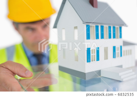 House hologram on clear pane 6832535