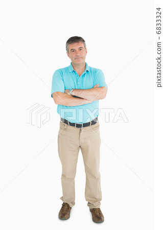 Man having arms crossed 6833324