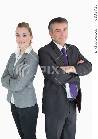 Smiling business people back to back 6833719