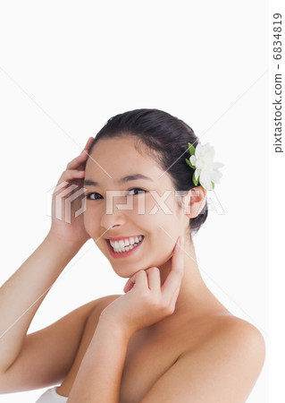 Woman touching her face 6834819