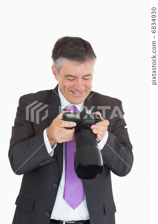 Laughing man viewing photos Laughing man viewing photos 6834930
