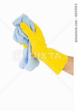 Hand cleaning with rag 6834953
